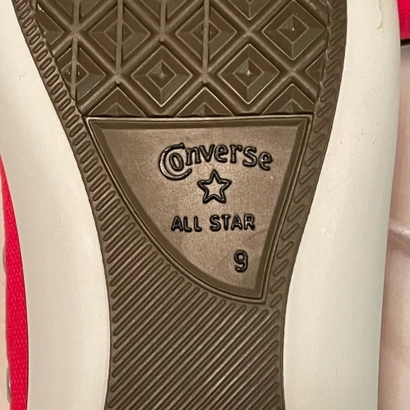 Size 7 Women’s Red Converse Low-Tops - Picture 5 of 7